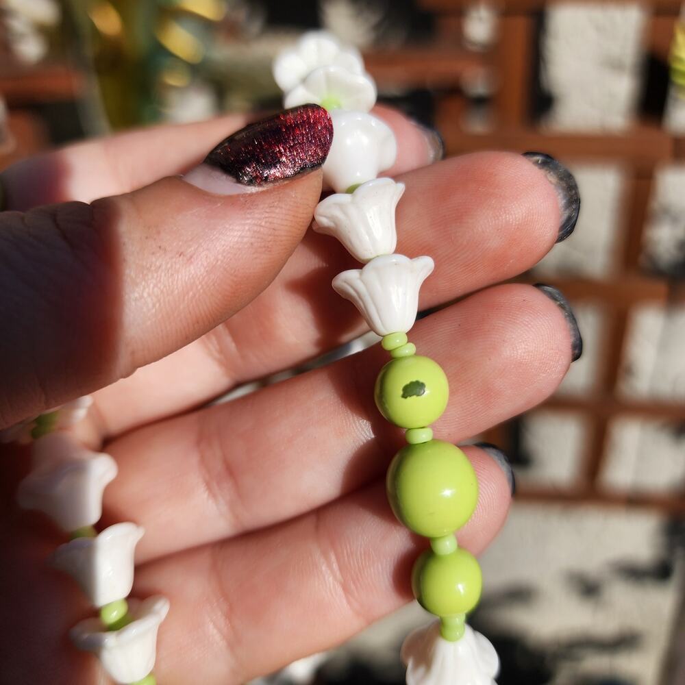 Vtg SIGNED Miriam Haskell Necklce White Milk Glass Green Enamel Tulip Flower - Picture 7 of 13